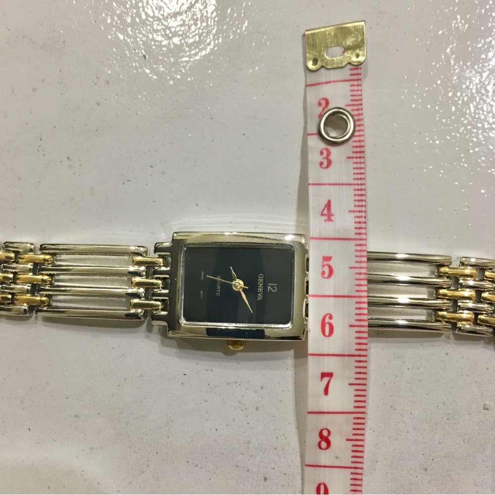 GENEVA Ladies wristwatch gold and silver tones - Picture 7 of 7